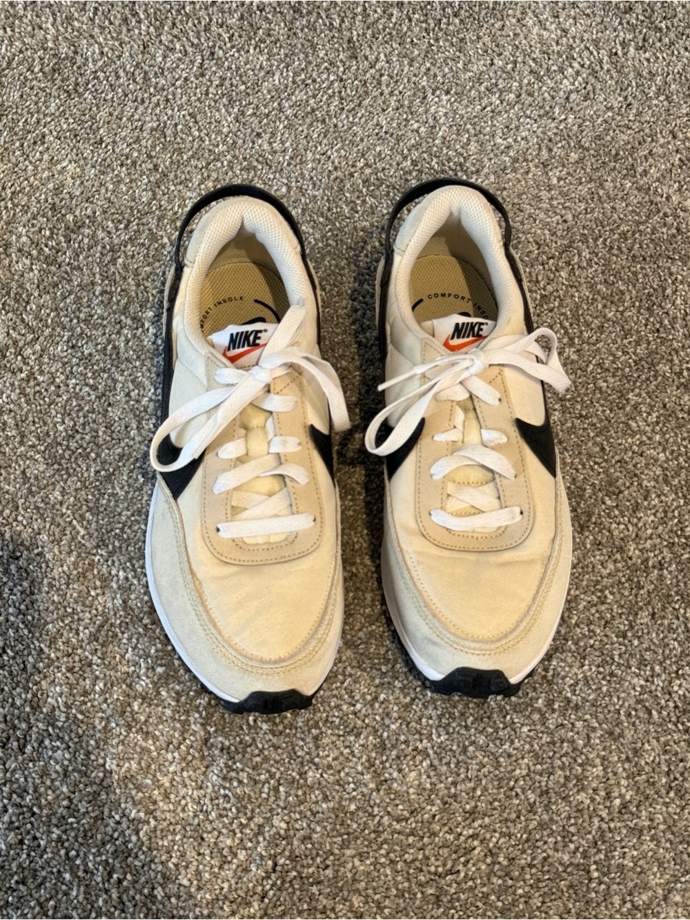 Nike Women’s Waffle Debut Beige and Black Low-Top Retro Trainers